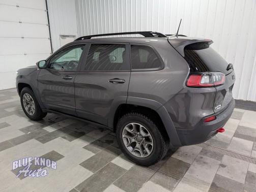 Granite Crystal Metallic Clearcoat 2022 Jeep Cherokee Trailhawk