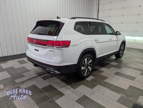 Pure White 2025 Volkswagen Atlas 2.0T SE w/Technology 4MOTION