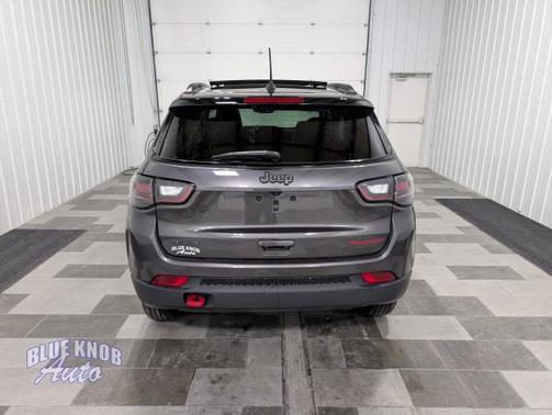 Granite Crystal Metallic Clearcoat 2022 Jeep Compass Trailhawk