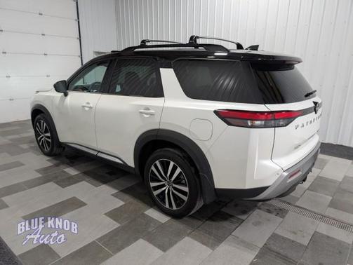 Pearl White Tricoat/Super Black 2023 Nissan Pathfinder Platinum 4WD
