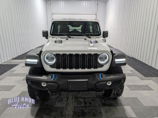 Bright White Clearcoat 2025 Jeep Wrangler 4xe Rubicon