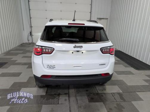 Bright White Clearcoat 2025 Jeep Compass Latitude