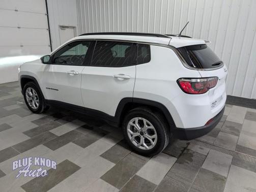 Bright White Clearcoat 2025 Jeep Compass Latitude