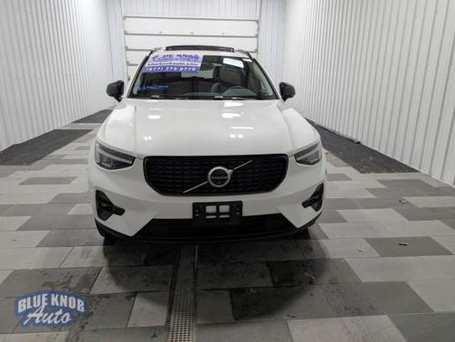 2025 Volvo XC40 B5 Plus Dark Theme