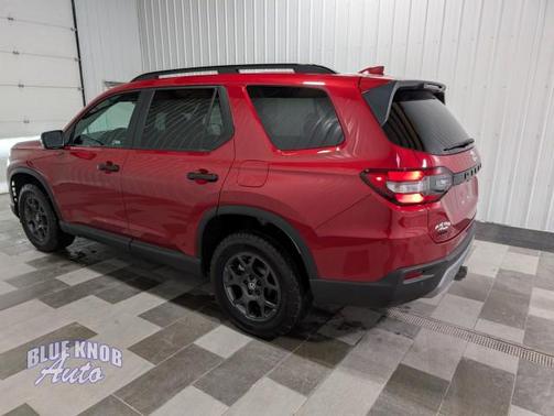 Radiant Red Metallic II 2025 Honda Pilot TrailSport