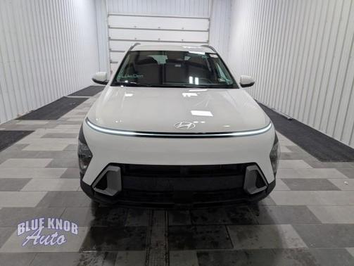 Atlas White 2025 Hyundai KONA SEL