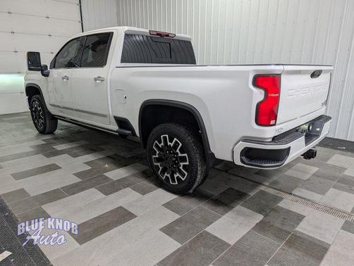 Iridescent Pearl Tricoat 2024 Chevrolet Silverado 2500 High Country