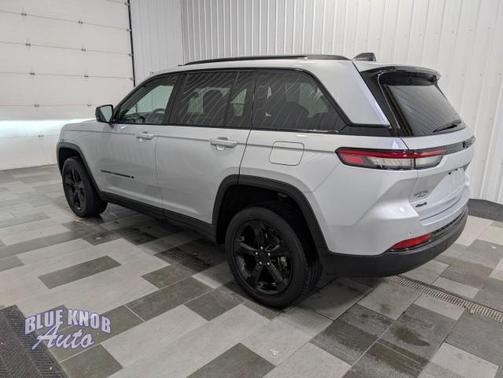 2022 Jeep Grand Cherokee Altitude