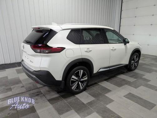 Pearl White Tricoat 2023 Nissan Rogue SL