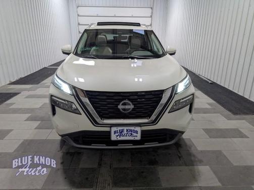 Pearl White Tricoat 2023 Nissan Rogue SL