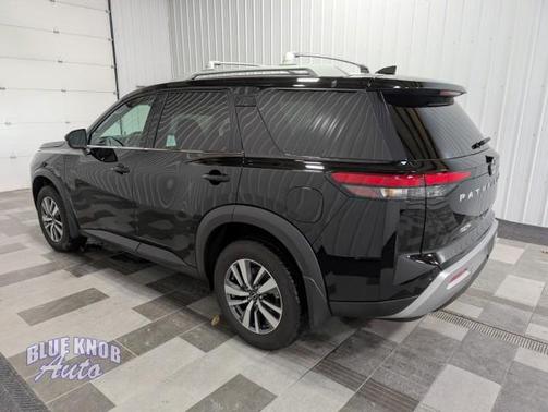 2025 Nissan Pathfinder SL 4WD