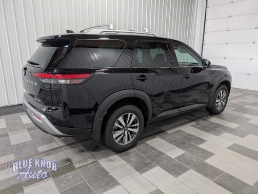 2025 Nissan Pathfinder SL 4WD