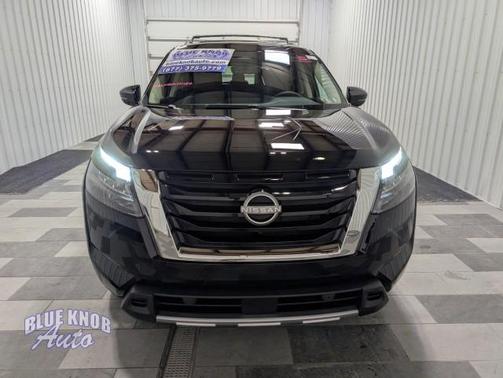 2025 Nissan Pathfinder SL 4WD