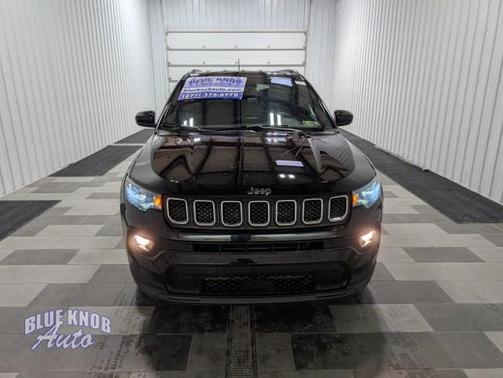 Diamond Black Crystal Pearlcoat 2023 Jeep Compass Latitude