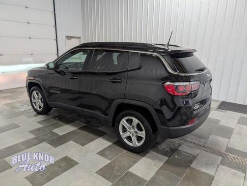 Diamond Black Crystal Pearlcoat 2023 Jeep Compass Latitude