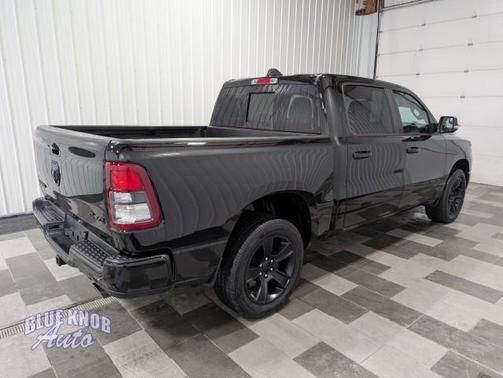 Diamond Black Crystal Pearlcoat 2022 RAM 1500 Big Horn/Lone Star