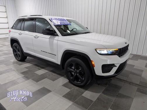 Bright White Clearcoat 2023 Jeep Grand Cherokee Altitude