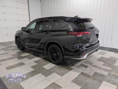 Midnight Black Metallic 2025 Toyota Highlander XSE