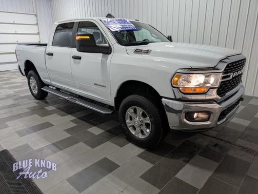 Bright White Clearcoat 2024 RAM 2500 Big Horn Crew Cab 4x4 6'4' Box