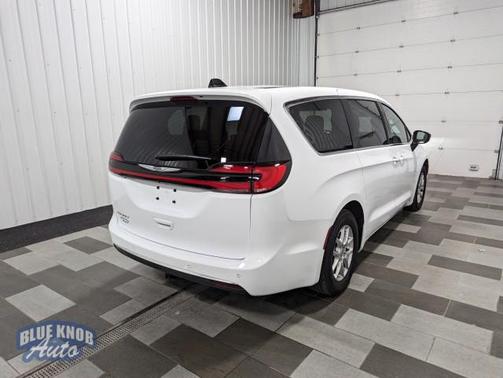 2024 Chrysler Pacifica Touring
