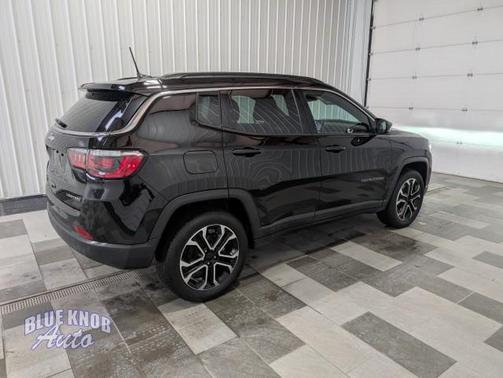 Diamond Black Crystal Pearlcoat 2024 Jeep Compass Limited