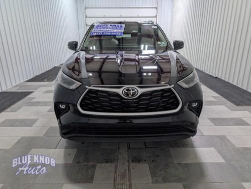 Midnight Black Metallic 2025 Toyota Highlander XLE