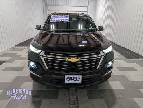 Mosaic Black Metallic 2023 Chevrolet Traverse LT Cloth