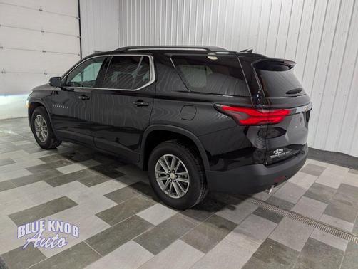 Mosaic Black Metallic 2023 Chevrolet Traverse LT Cloth