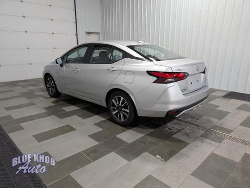 Brilliant Silver Metallic 2025 Nissan Versa 1.6 SV