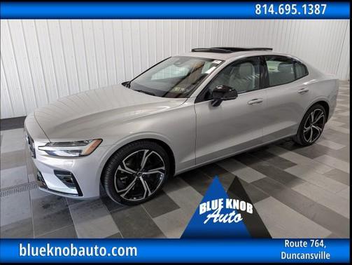 2023 Volvo S60 B5 Plus Dark Theme