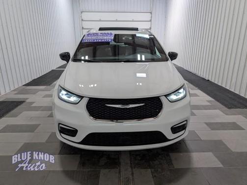 Bright White Clearcoat 2026 Chrysler Pacifica Limited