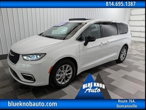 Bright White Clearcoat 2026 Chrysler Pacifica Limited