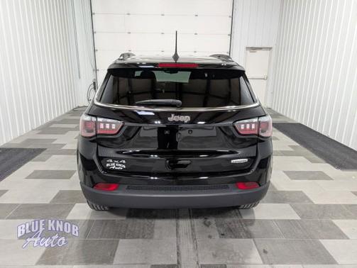 Diamond Black Crystal Pearlcoat 2025 Jeep Compass Latitude