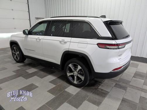 Bright White Clearcoat 2023 Jeep Grand Cherokee Limited