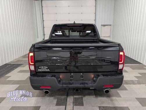 Crystal Black Pearl 2025 Honda Ridgeline RTL