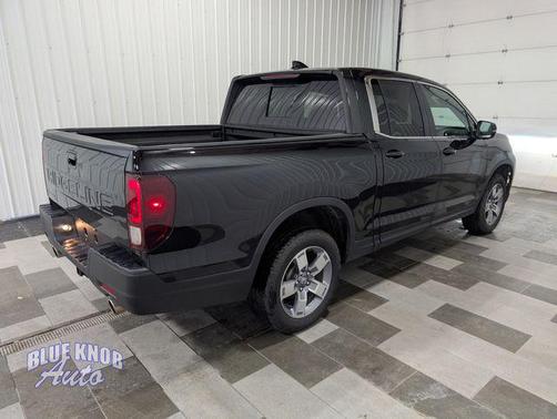 Crystal Black Pearl 2025 Honda Ridgeline RTL