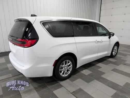 2025 Chrysler Pacifica L