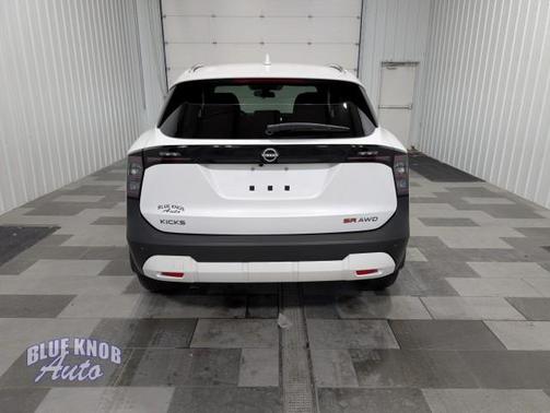 2025 Nissan Kicks SR