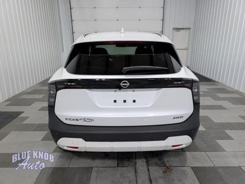 2025 Nissan Kicks SV