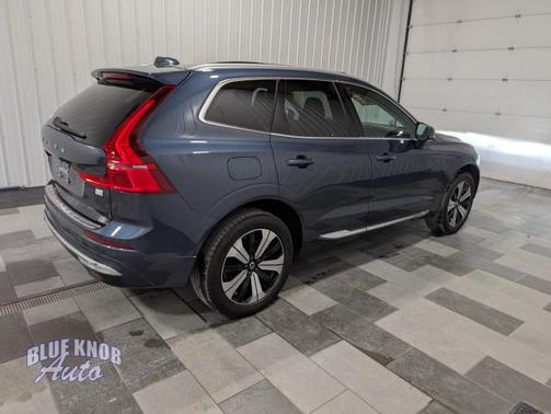 2023 Volvo XC60 Recharge Plug-In Hybrid T8 Core Bright Theme
