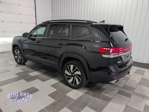 Deep Black Pearl 2025 Volkswagen Atlas 2.0T SE w/Technology