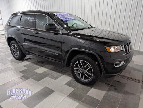 Diamond Black Crystal Pearlcoat 2019 Jeep Grand Cherokee Laredo