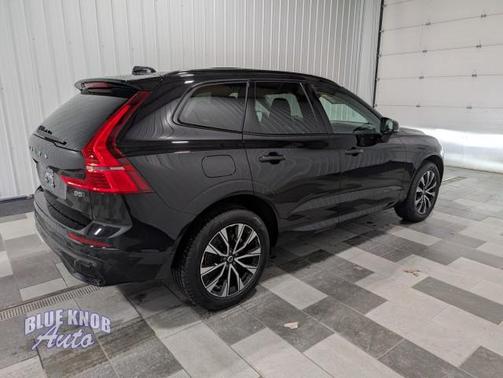 2025 Volvo XC60 B5 Core
