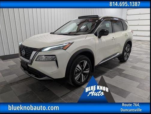 Pearl White Tricoat/Super Black 2023 Nissan Rogue SL