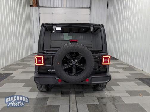 2023 Jeep Wrangler 4-Door Sahara Altitude 4x4