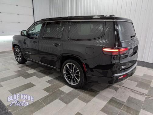 Diamond Black Crystal Pearlcoat 2025 Jeep Wagoneer Series III 4x4