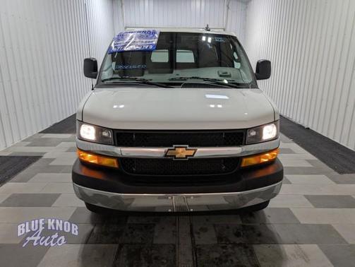Summit White 2025 Chevrolet Express 3500 RWD 3500 Extended Wheelbase LT