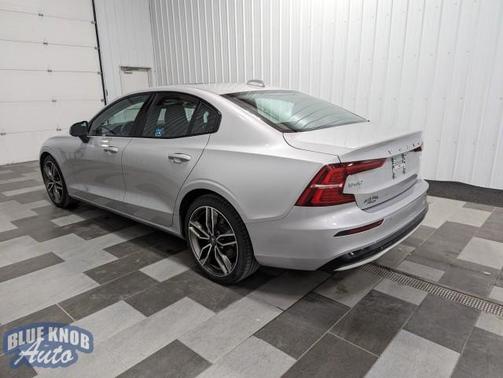 2024 Volvo S60 B5 Core Dark Theme