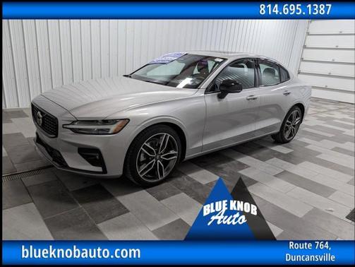 2024 Volvo S60 B5 Core Dark Theme