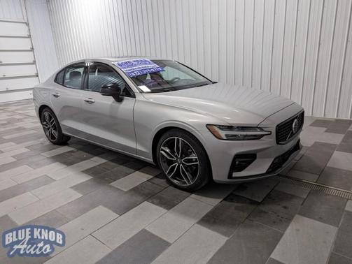2024 Volvo S60 B5 Core Dark Theme